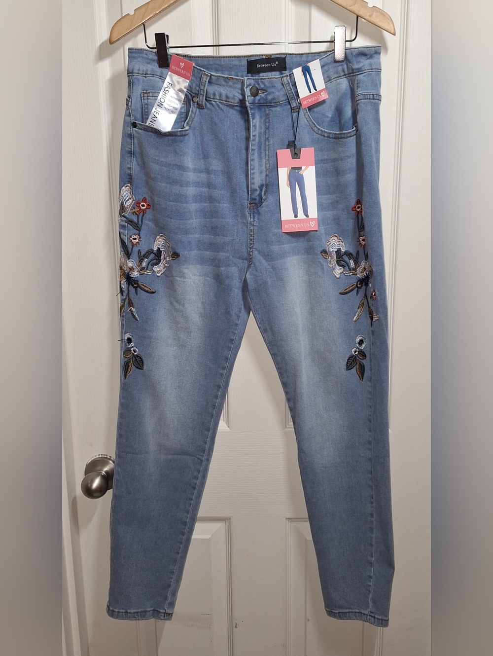 Between Us Women's Light Blue Embroidered Boyfriend Jeans